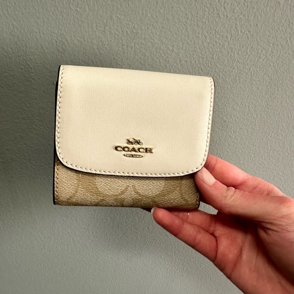 Coach Wallet - Picture 1 of 4